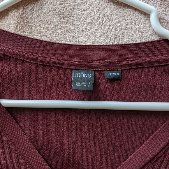 Simon's burgundy Cardigan - Picture 2 of 3